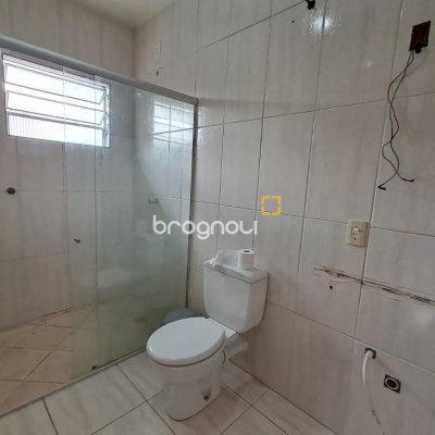 Casa com 200m², 5 quartos, 3 garagens, no bairro São João do Rio Vermelho em Florianópolis