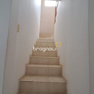 Casa com 200m², 5 quartos, 3 garagens, no bairro São João do Rio Vermelho em Florianópolis