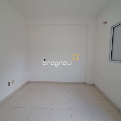 Casa com 200m², 5 quartos, 3 garagens, no bairro São João do Rio Vermelho em Florianópolis