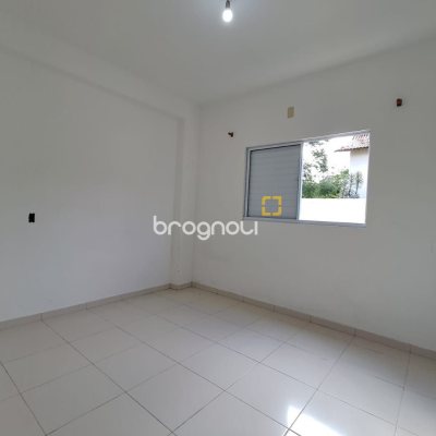 Casa com 200m², 5 quartos, 3 garagens, no bairro São João do Rio Vermelho em Florianópolis