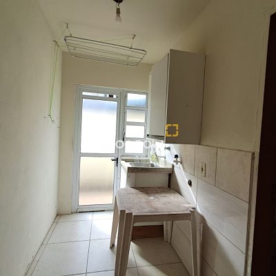 Casa com 200m², 5 quartos, 3 garagens, no bairro São João do Rio Vermelho em Florianópolis