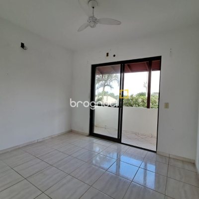 Casa com 200m², 5 quartos, 3 garagens, no bairro São João do Rio Vermelho em Florianópolis