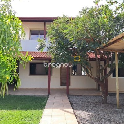 Casa com 200m², 5 quartos, 3 garagens, no bairro São João do Rio Vermelho em Florianópolis