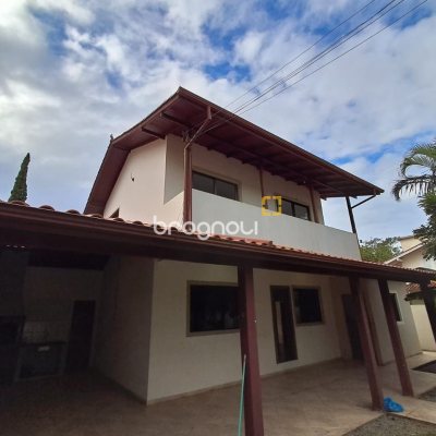 Casa com 200m², 5 quartos, 3 garagens, no bairro São João do Rio Vermelho em Florianópolis