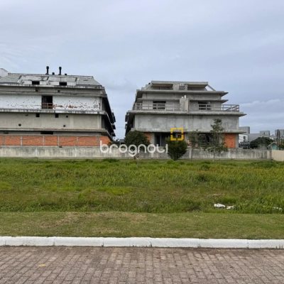 Terreno com 391m², no bairro Campeche em Florianópolis