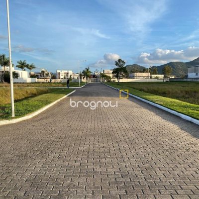 Terreno com 400m², no bairro Campeche em Florianópolis