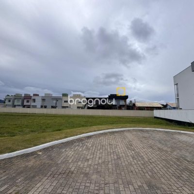 Terreno com 399m², no bairro Campeche em Florianópolis