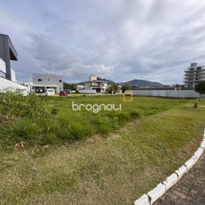 Terreno com 385m², no bairro Campeche em Florianópolis