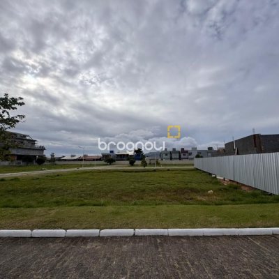 Terreno com 385m², no bairro Campeche em Florianópolis