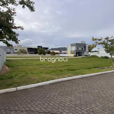 Terreno com 385m², no bairro Campeche em Florianópolis