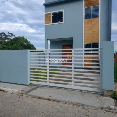 Casa com 108m², 3 quartos (sendo 1 suíte), 2 garagens, no bairro Rio Vermelho em Florianópolis