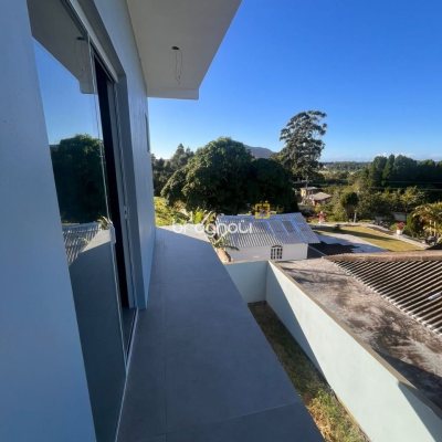 Casa com 108m², 3 quartos (sendo 1 suíte), 2 garagens, no bairro Rio Vermelho em Florianópolis