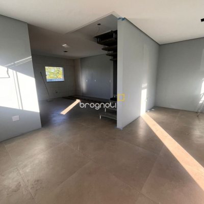 Casa com 108m², 3 quartos (sendo 1 suíte), 2 garagens, no bairro Rio Vermelho em Florianópolis