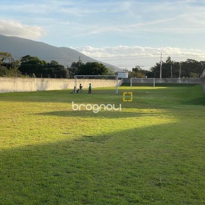 Casa de Condomínio com 266m², 3 quartos (sendo 3 suítes), 2 garagens, no bairro Campeche em Florianópolis