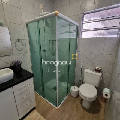 Casa com 142m², 3 quartos (sendo 1 suíte), 2 garagens, no bairro Balneário em Florianópolis