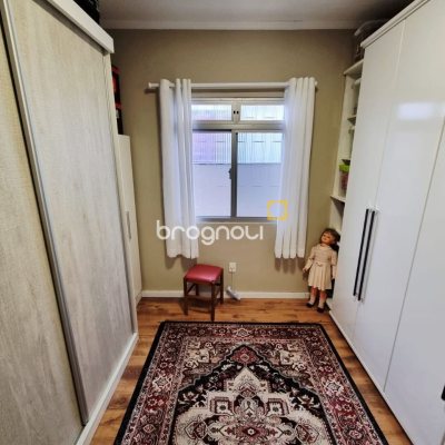 Casa com 142m², 3 quartos (sendo 1 suíte), 2 garagens, no bairro Balneário em Florianópolis