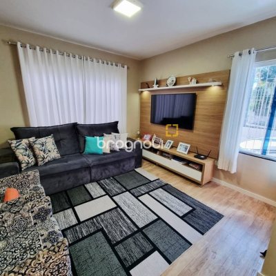 Casa com 142m², 3 quartos (sendo 1 suíte), 2 garagens, no bairro Balneário em Florianópolis