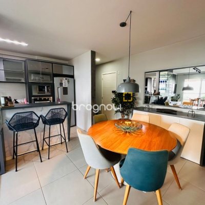 Apartamento com 94m², 3 quartos (sendo 1 suíte), 2 garagens, no bairro Jardim Atlântico em Florianópolis