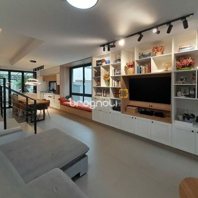 Casa com 123m², 3 quartos (sendo 1 suíte), 2 garagens, no bairro Campeche em Florianópolis