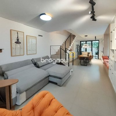 Casa com 123m², 3 quartos (sendo 1 suíte), 2 garagens, no bairro Campeche em Florianópolis