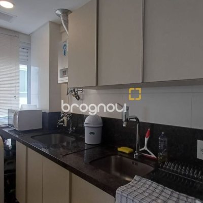 Apartamento com 74m², 2 quartos (sendo 1 suíte), 2 garagens, no bairro Itacorubi em Florianópolis