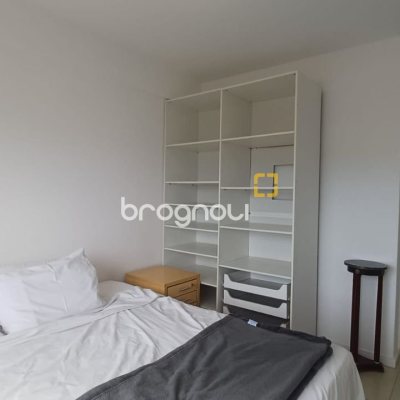Apartamento com 74m², 2 quartos (sendo 1 suíte), 2 garagens, no bairro Itacorubi em Florianópolis
