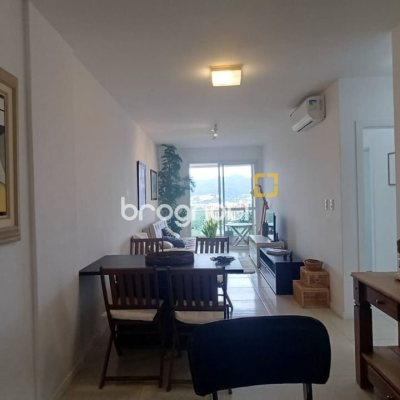 Apartamento com 74m², 2 quartos (sendo 1 suíte), 2 garagens, no bairro Itacorubi em Florianópolis