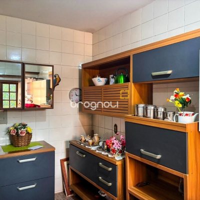 Casa com 250m², 3 quartos (sendo 1 suíte), 2 garagens, no bairro Cacupé em Florianópolis