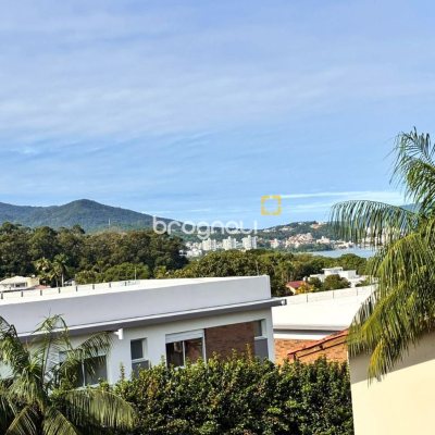 Casa com 250m², 3 quartos (sendo 1 suíte), 2 garagens, no bairro Cacupé em Florianópolis