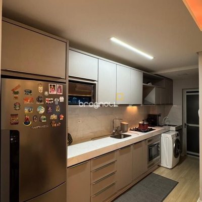 Apartamento com 56m², 2 quartos, 1 garagem, no bairro Areias em São José