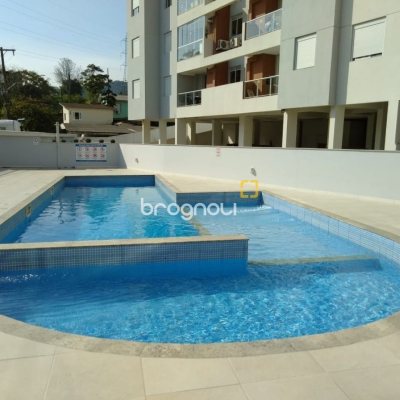 Apartamento com 79m², 3 quartos (sendo 1 suíte), 2 garagens, no bairro Forquilhinha em São José