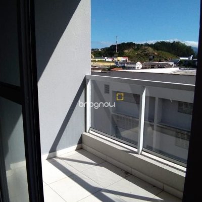 Apartamento com 79m², 3 quartos (sendo 1 suíte), 2 garagens, no bairro Forquilhinha em São José