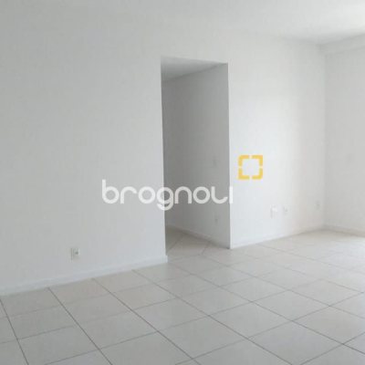 Apartamento com 79m², 3 quartos (sendo 1 suíte), 2 garagens, no bairro Forquilhinha em São José
