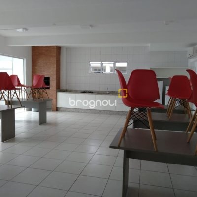 Apartamento com 79m², 3 quartos (sendo 1 suíte), 2 garagens, no bairro Forquilhinha em São José
