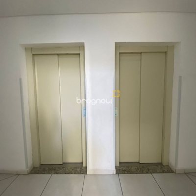 Apartamento com 79m², 3 quartos (sendo 1 suíte), 2 garagens, no bairro Forquilhinha em São José