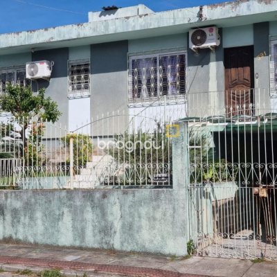 Casa com 220m², 3 quartos, 2 garagens, no bairro Coqueiros em Florianópolis