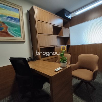 Sala com 76m², no bairro Centro em Florianópolis