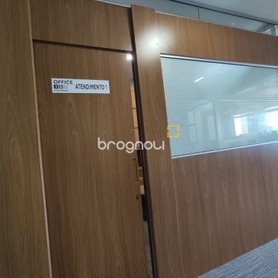 Sala com 76m², no bairro Centro em Florianópolis