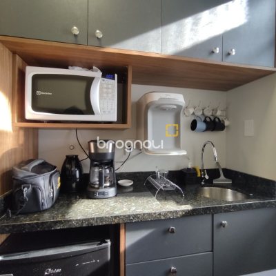 Sala com 76m², no bairro Centro em Florianópolis