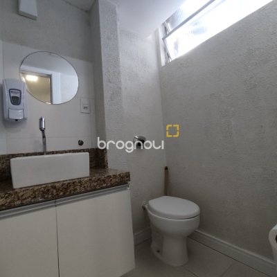 Sala com 76m², no bairro Centro em Florianópolis