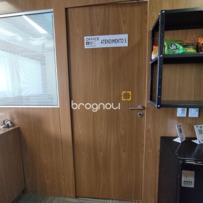 Sala com 76m², no bairro Centro em Florianópolis