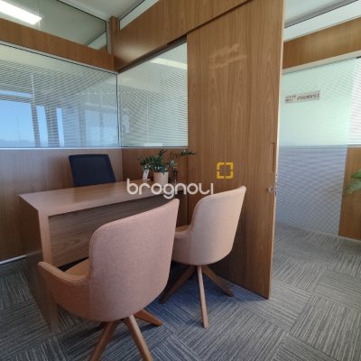 Sala com 76m², no bairro Centro em Florianópolis