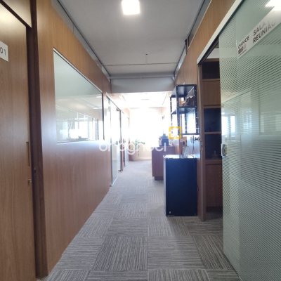 Sala com 76m², no bairro Centro em Florianópolis