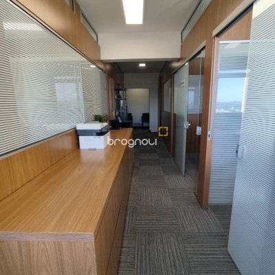 Sala com 76m², no bairro Centro em Florianópolis