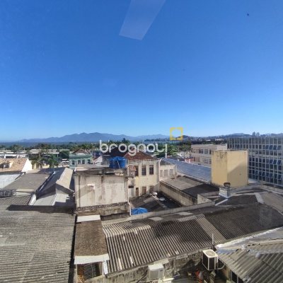 Sala com 76m², no bairro Centro em Florianópolis