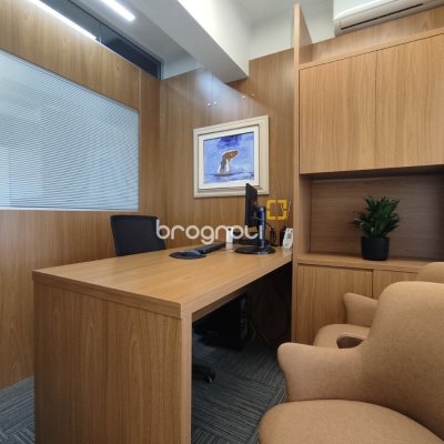 Sala com 76m², no bairro Centro em Florianópolis