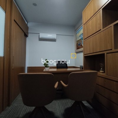 Sala com 76m², no bairro Centro em Florianópolis