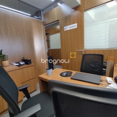 Sala com 76m², no bairro Centro em Florianópolis
