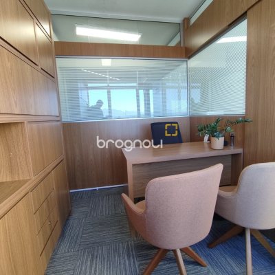 Sala com 76m², no bairro Centro em Florianópolis