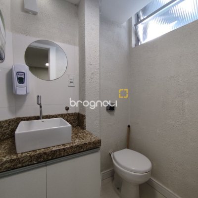 Sala com 76m², no bairro Centro em Florianópolis